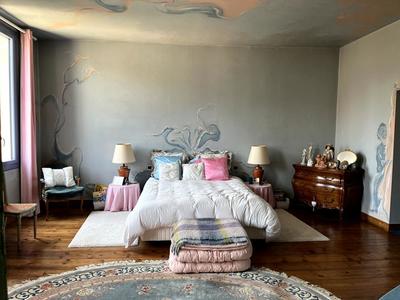 Maison - 330 m² - 9 pièces