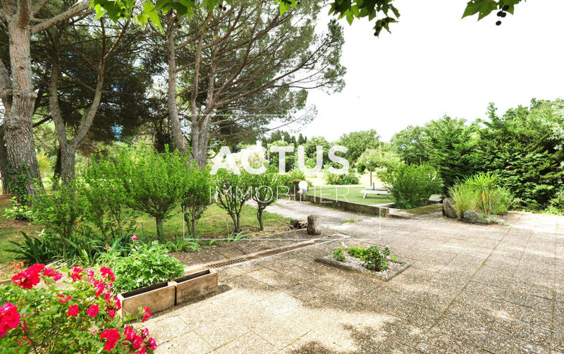 Maison - 255 m² - 8 pièces