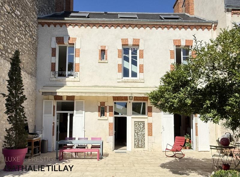 Maison - 220 m² - 9 pièces