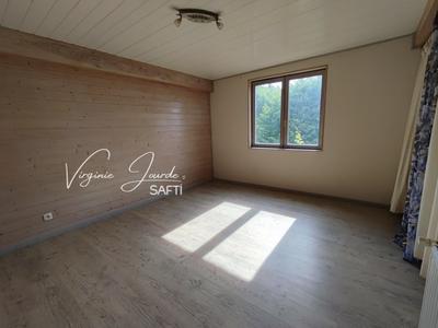 Maison - 216 m² - 9 pièces