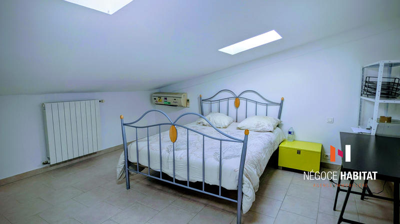 Maison - 235 m² - 10 pièces