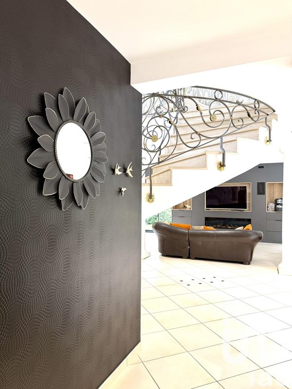 Maison - 253 m² - 6 pièces