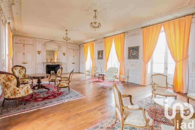 Château - 4 200 m² - 72 pièces