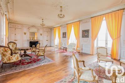 Château - 4 200 m² - 72 pièces