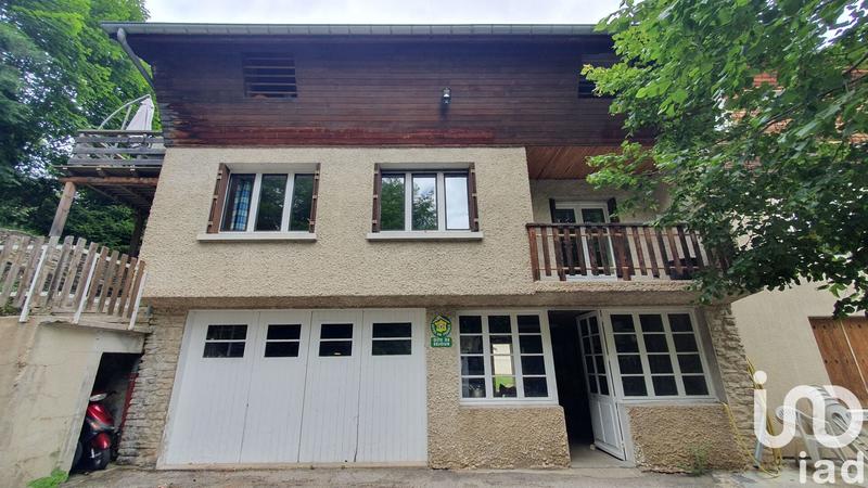 Maison - 1 350 m² - 38 pièces