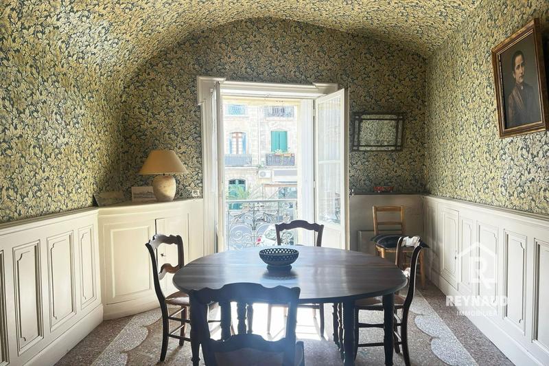 Maison - 380 m² - 10 pièces