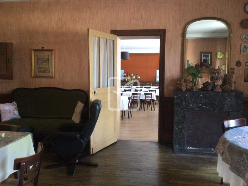 Maison - 397 m² - 17 pièces