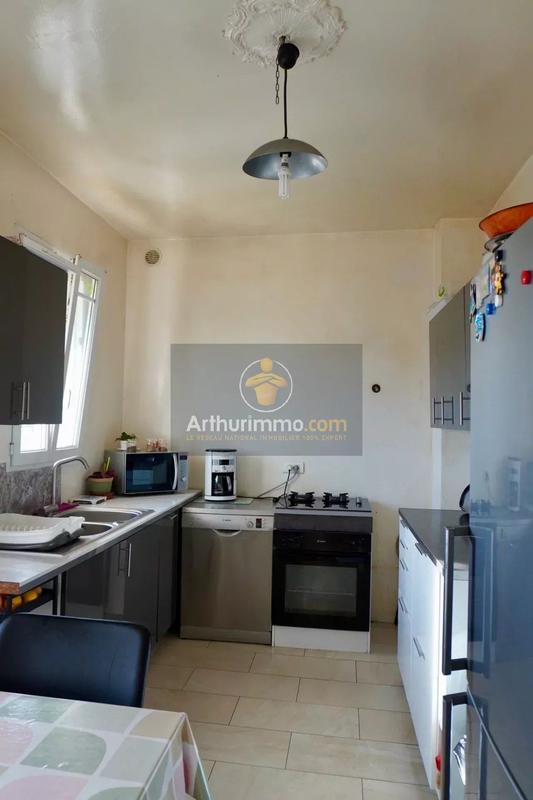 Maison - 225 m² - 12 pièces