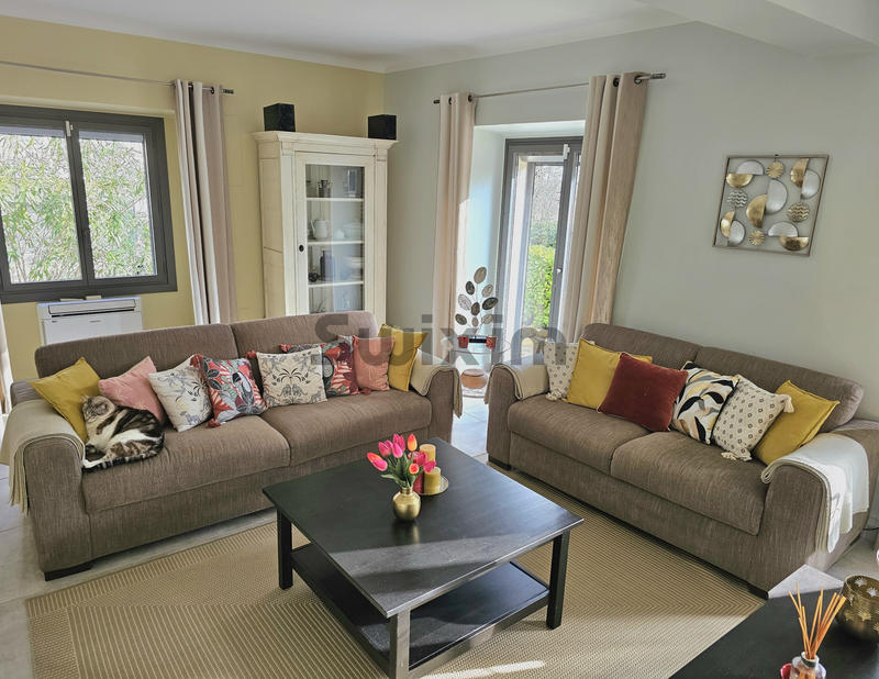 Maison - 205 m² - 6 pièces