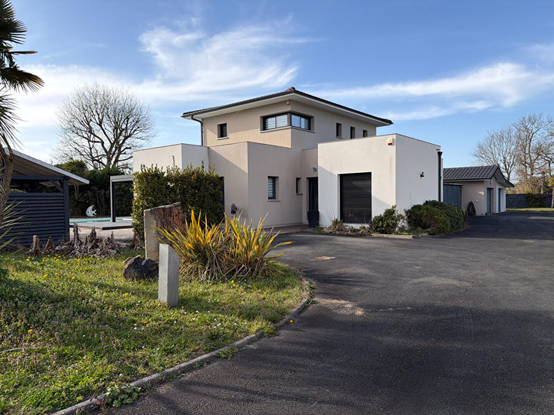 Maison - 180 m² - 6 pièces