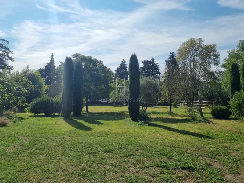 Propriété - 275 m² - 9 pièces