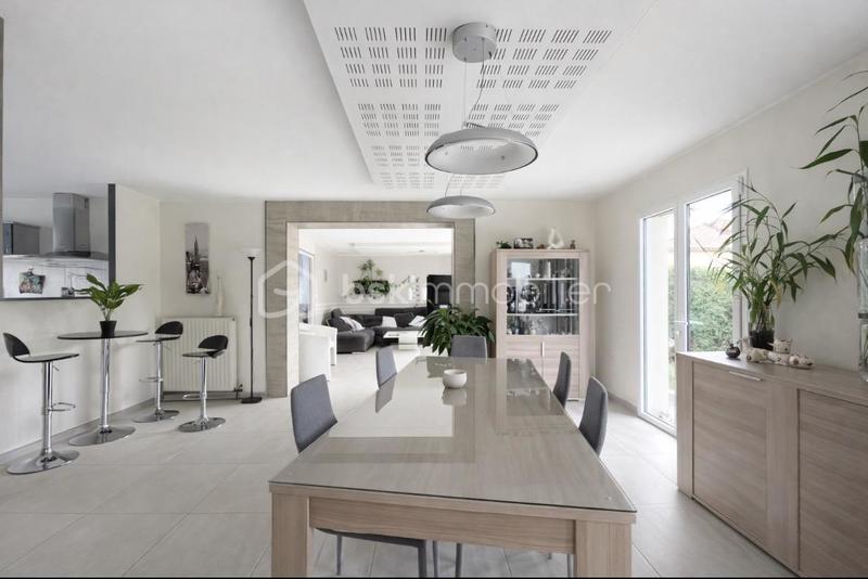 Maison - 173 m² - 11 pièces