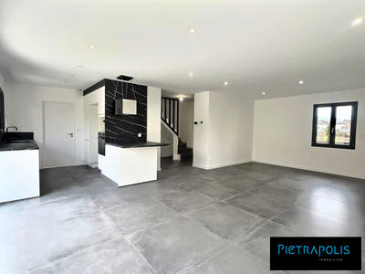 Maison - 98 m² - 4 pièces