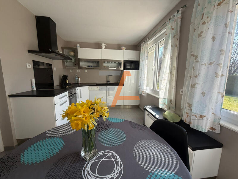 Maison - 247 m² - 8 pièces