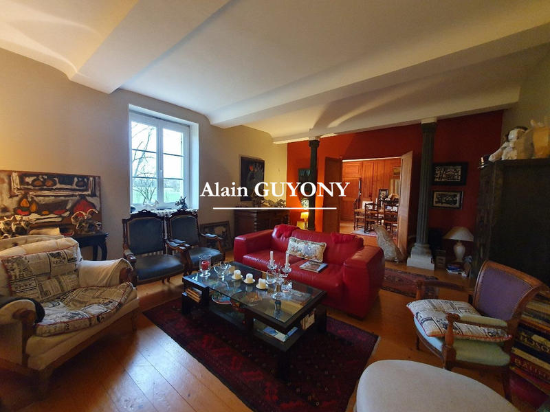 Maison - 227 m² - 8 pièces