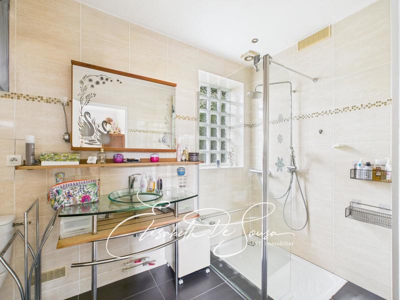 Maison - 267 m² - 7 pièces