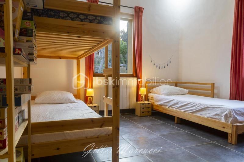 Maison - 174 m² - 5 pièces