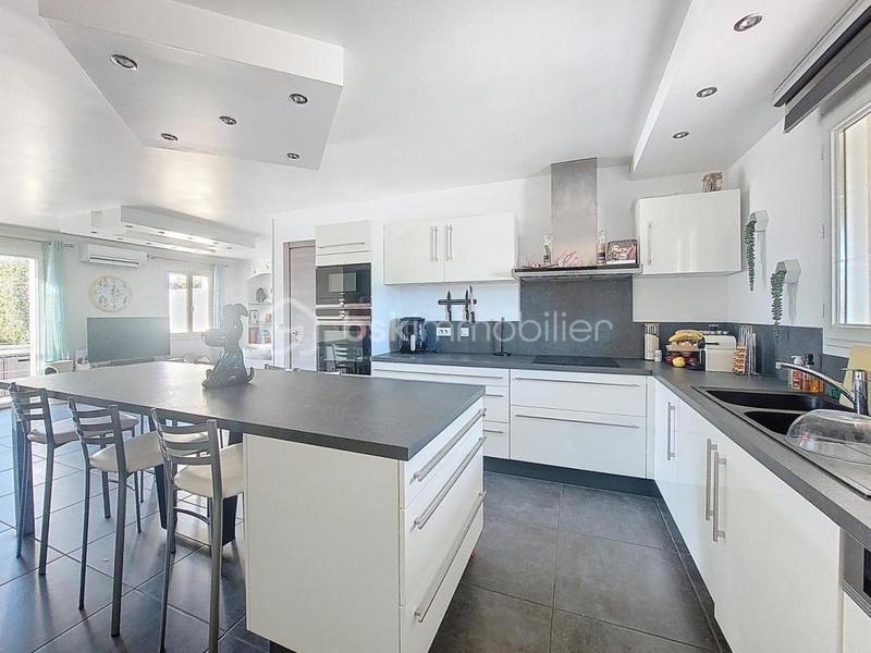 Maison traditionnelle - 82 m² - 5 pièces