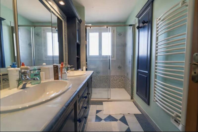 Maison - 240 m² - 7 pièces