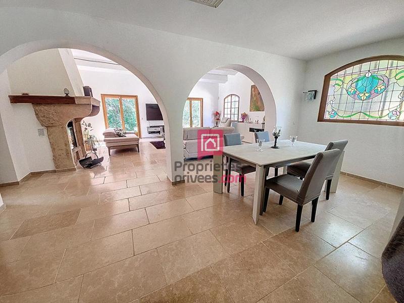 Villa - 220 m² - 9 pièces
