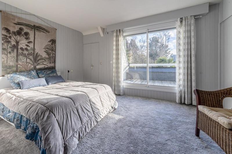 Maison - 241 m² - 8 pièces