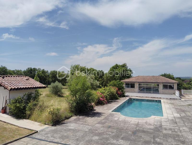 Propriété - 368 m² - 14 pièces