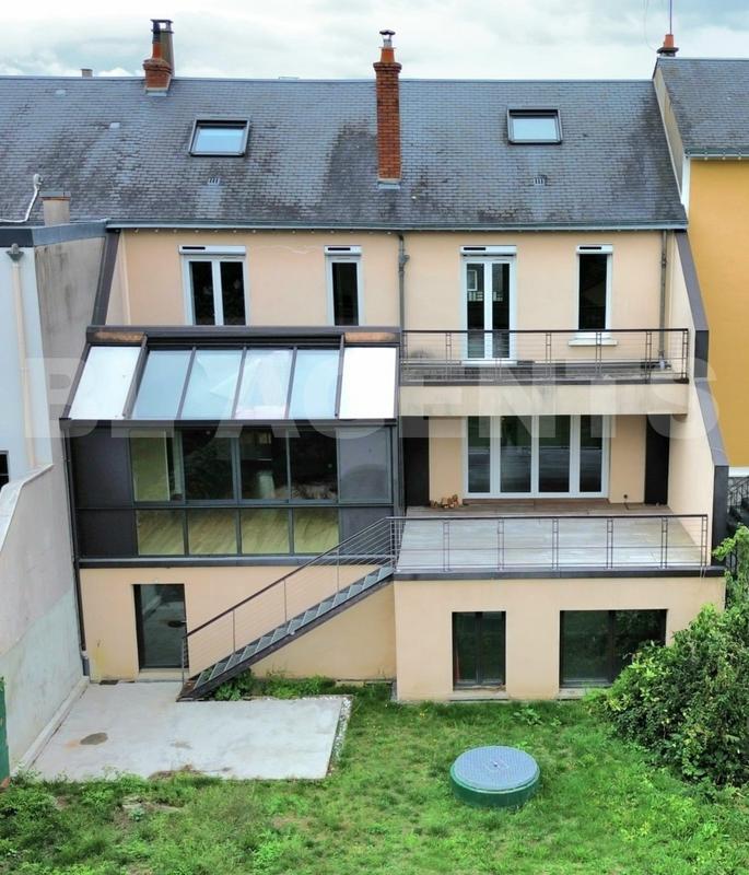 Maison de ville - 262 m² - 9 pièces