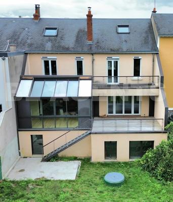 Maison de ville - 262 m² - 9 pièces