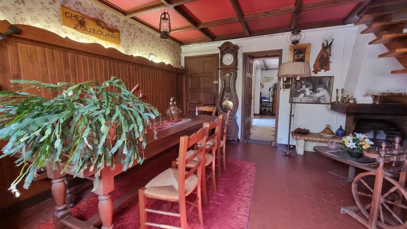 Maison - 210 m² - 6 pièces