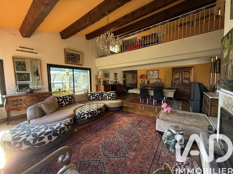 Maison - 304 m² - 8 pièces