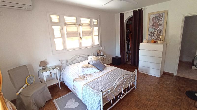 Maison - 270 m² - 6 pièces