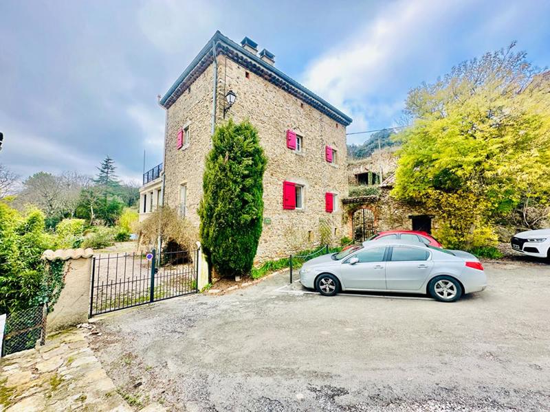 Maison - 211 m² - 8 pièces