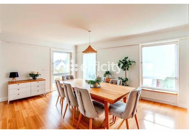 Maison - 288 m² - 9 pièces