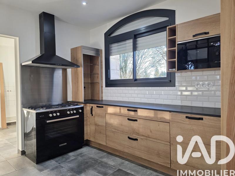 Maison - 220 m² - 7 pièces