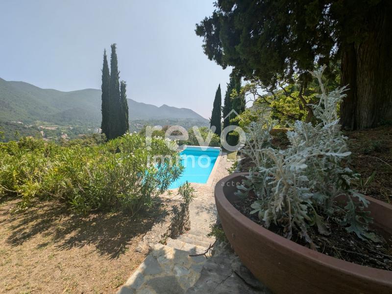 Maison - 255 m² - 7 pièces