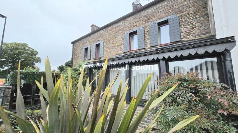 Maison - 180 m² - 9 pièces