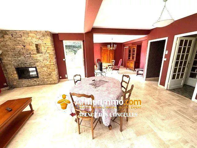 Maison - 215 m² - 7 pièces