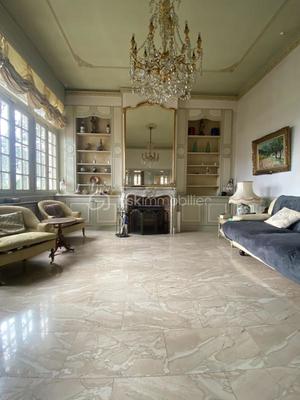 Demeure - 245 m² - 7 pièces