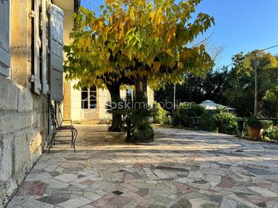 Demeure - 360 m² - 13 pièces