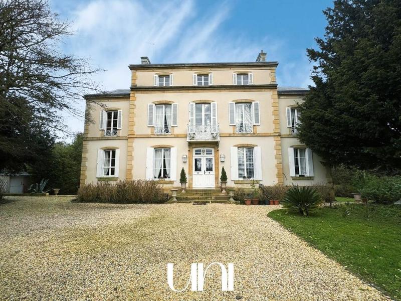 Maison - 200 m² - 8 pièces