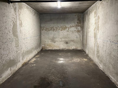 Parking / Garage - 12 m²