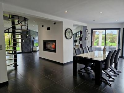 Demeure - 198 m² - 6 pièces