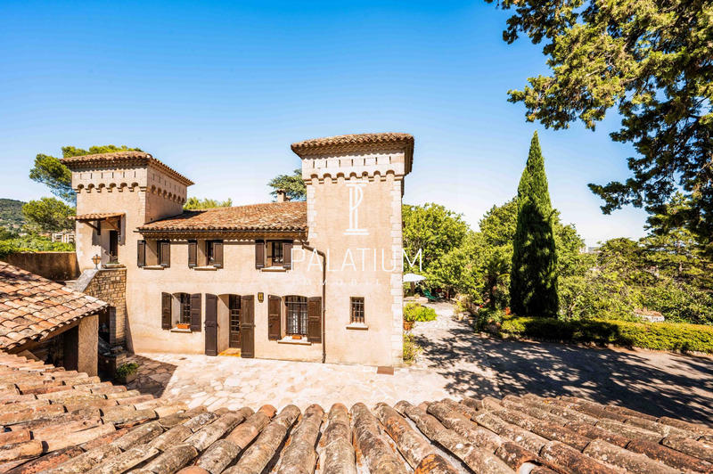Château - 469 m² - 9 pièces