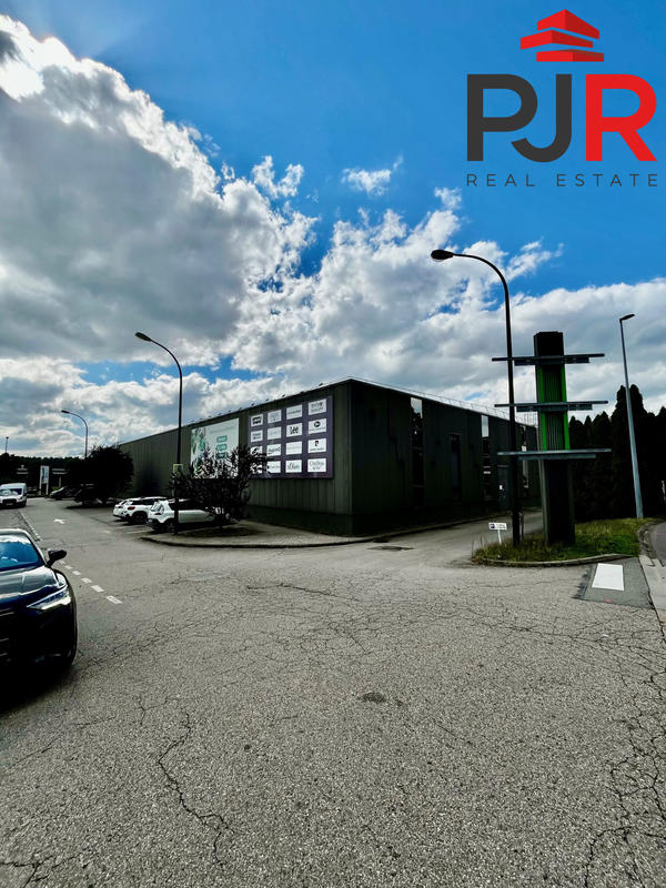 Local commercial - 2 392 m²