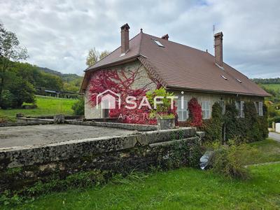 Maison - 180 m² - 9 pièces