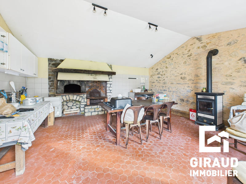 Maison - 208 m² - 7 pièces