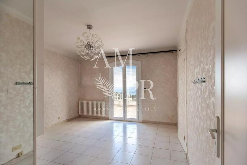 Maison - 237 m² - 7 pièces