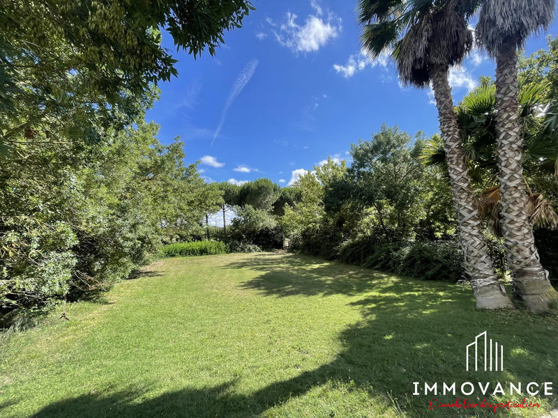 Maison - 747 m² - 23 pièces