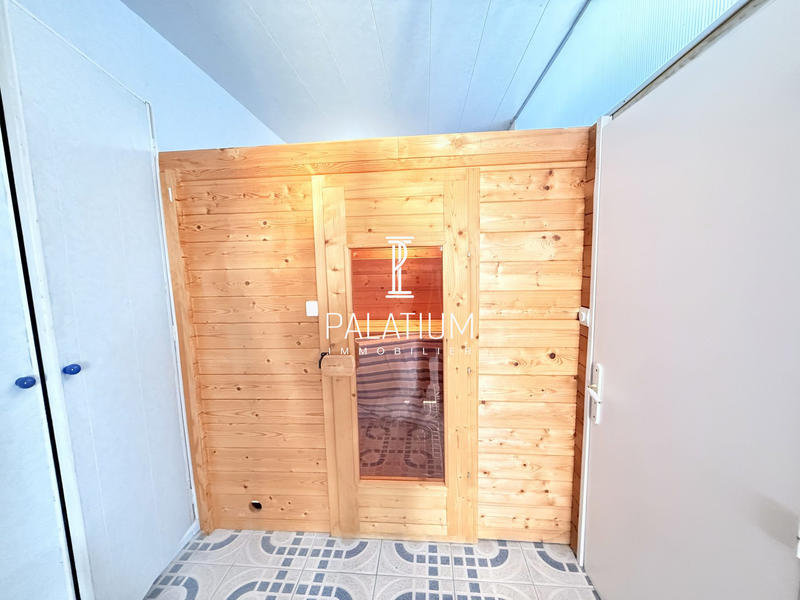 Maison - 230 m² - 7 pièces