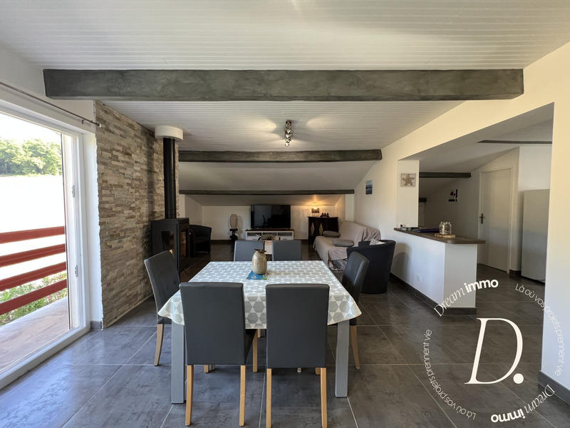 Maison - 207 m² - 7 pièces